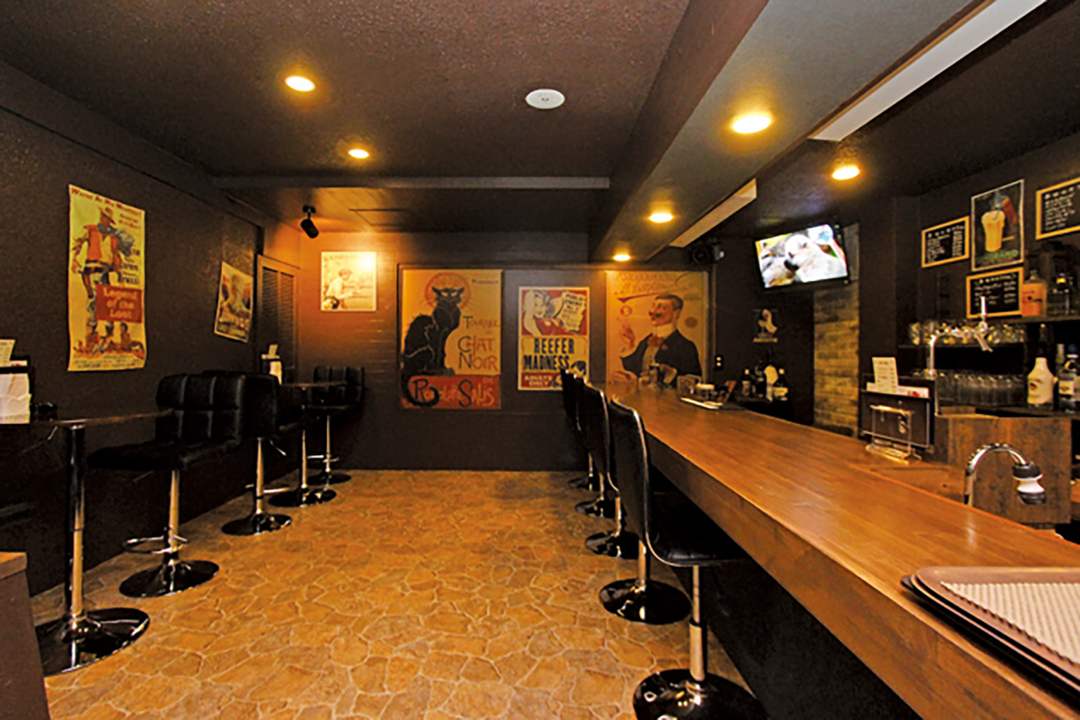 LOUNGE A.D ラウンジエーディー ▷2つのスタイルで〈飲める〉店