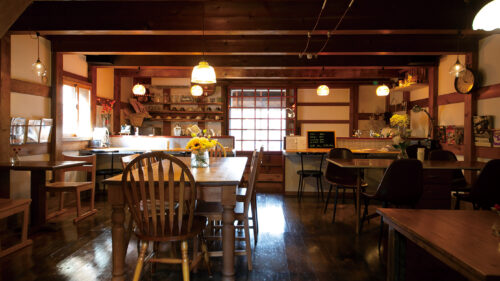 喫茶 久吉▷隠れ家のような佇まいが魅力的　蔵を改装した趣のある空間