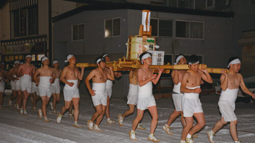 〈八郎潟町〉一日市裸参り▷新年の幕開けに町内神社を拝観