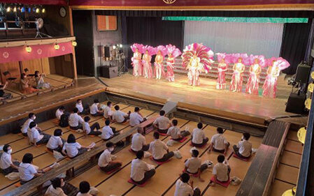 〈小坂町〉康楽館常打芝居▷約半年間行われる「常打芝居」が開幕