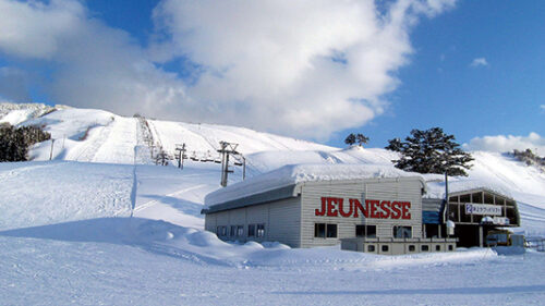 〈東成瀬村〉ジュネス栗駒スキー場▷スキーの後はホテルの温泉へ