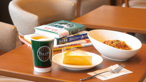 TULLY'S COFFEE タリーズコーヒー ナイスガーデン秋田店▷好みの席で本と一緒にカフェタイム