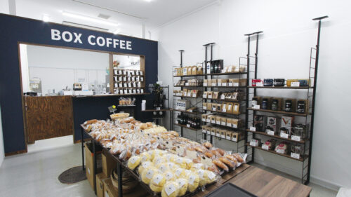 BOX COFFEE ボックスコーヒー 県庁店▷自家焙煎豆とパンが楽しめる
