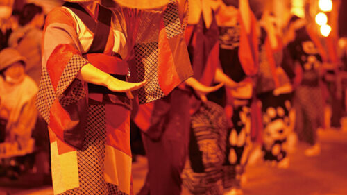 〈羽後町〉西馬音内盆踊り▷幻想的な世界へ誘うユネスコ無形文化遺産登録の伝統行事