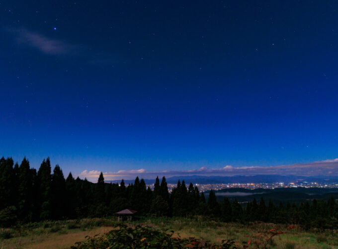 秋の思い出に星空観賞！「大っきな星空黒板で夏の大三角と天の川をみてみよう！」の参加者募集中