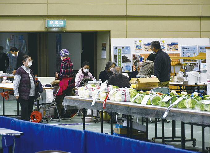 上小阿仁村産業文化祭▷自慢の農作物や特産品などが勢揃い