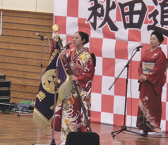 お笑いと民謡ショー▷新年にピッタリのショーでひと笑い♪