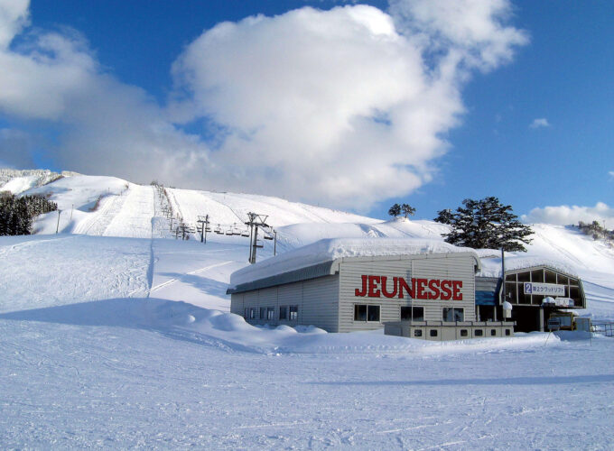 ジュネス栗駒スキー場▷多彩なコースと直結の温泉が魅力！