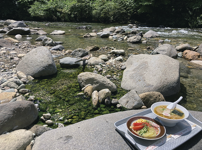 川原の湯っこ▷温泉が湧き出る川原で足湯を作ろう