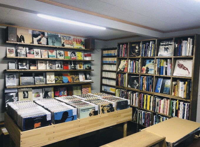 ひつじ書店▷所狭しと並ぶ古本＆レコード