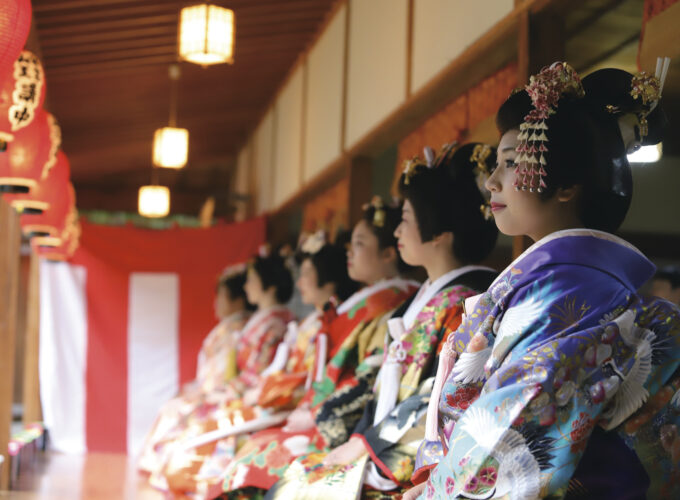 能代鎮守日吉神社中の申祭宵祭　嫁見まつり▷全国でも珍しい結婚感謝の儀式が開催