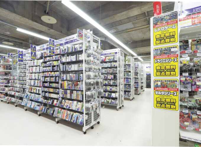 駿河屋 秋田オーパ店▷約30万点以上のアイテムにワクワク