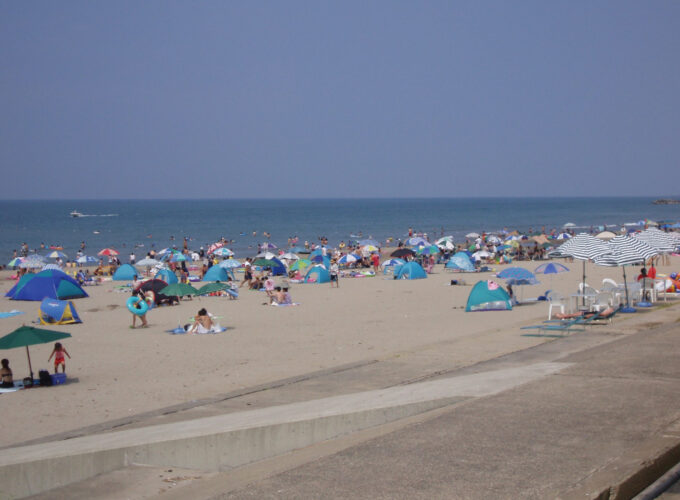 由利本荘の海開き！　本荘マリーナ・西目海水浴場へ▷市内2カ所の海水浴場で楽しく遊ぼう