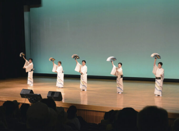 かみこあに芸能まつり▷舞踊や歌など多ジャンルの演目が登場