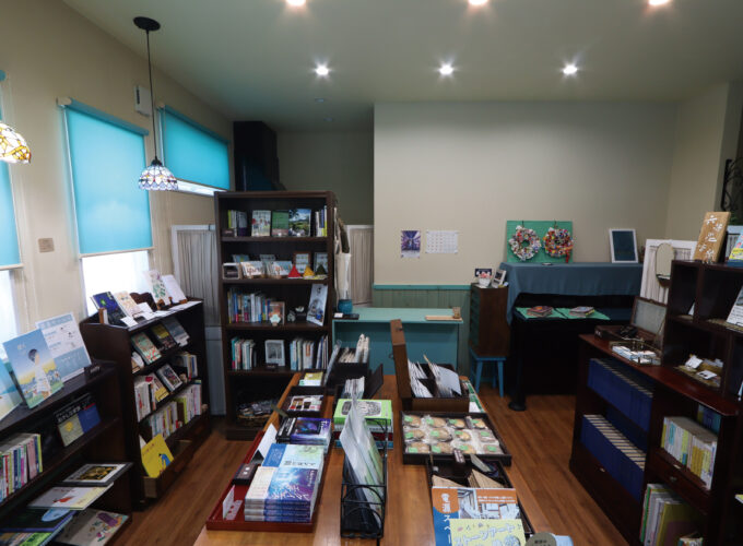 ちいさな本屋 星々 ほしぼし▷棚主の個性が星のように輝く書店