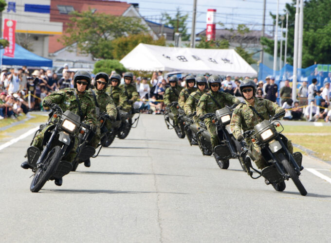 秋田駐屯地創立73周年記念行事▷陸上自衛隊秋田駐屯地の73周年記念行事　自衛隊員のパフォーマンスを間近で楽しもう