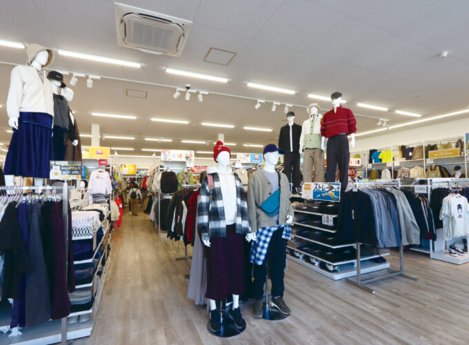 Workman Colors ワークマンカラーズイオンスーパーセンター本荘店▷「ワークマン」の新業態店が県内初上陸