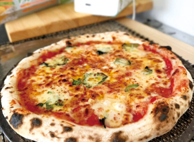 pizza HACHI ハチ▷石窯で焼き上げる本格ナポリピザ