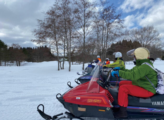 スノーモビル体験▷雪原を疾走する爽快感を楽しもう！