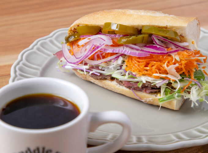 2025年のグルメシーンを総ざらい！あきたタウン情報12月号は「今、注目のおいしい店」