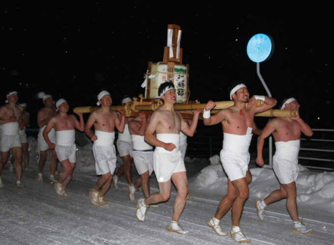 一日市裸参り▷家内安全や五穀豊穣を祈願する行事