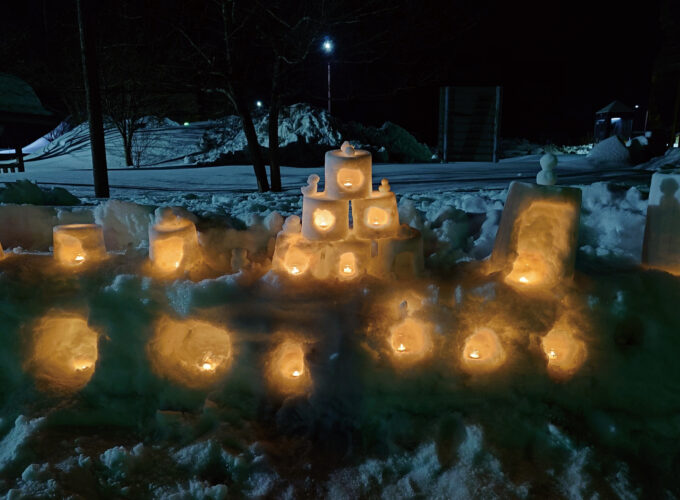 ミニかまくらづくり　キャンドル点火▷雪とキャンドルが彩る幻想的なひととき