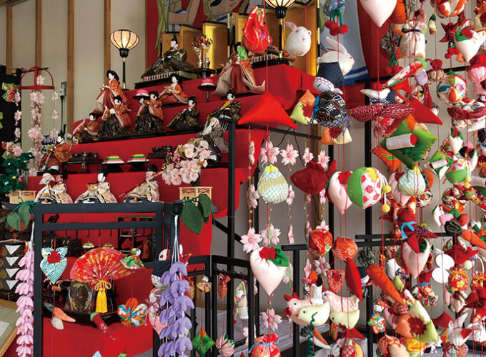 にかほっとひな飾り▷桃の節句を祝う雛飾りと吊るし飾り