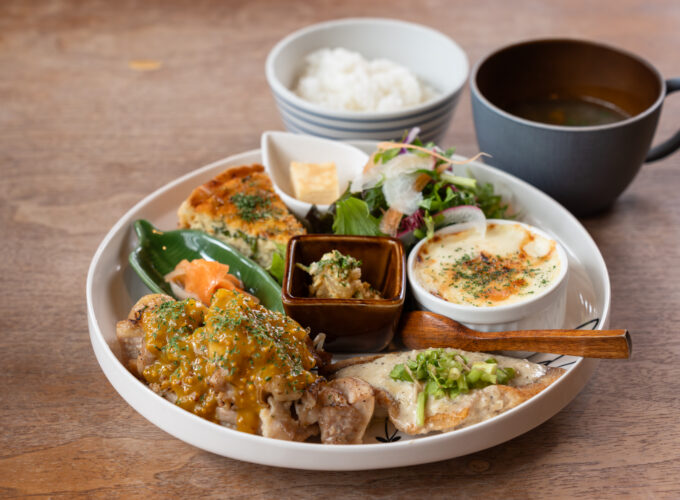 ランチ選びにもう迷わない！　あきたタウン情報4月号は「秋田のランチ完全ガイド」