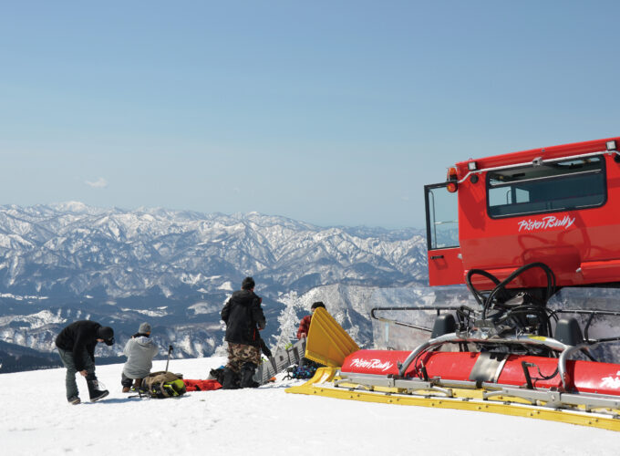森吉山阿仁スキー場ピステンツアー▷圧雪車で行く！ 春山絶景ツアーを満喫