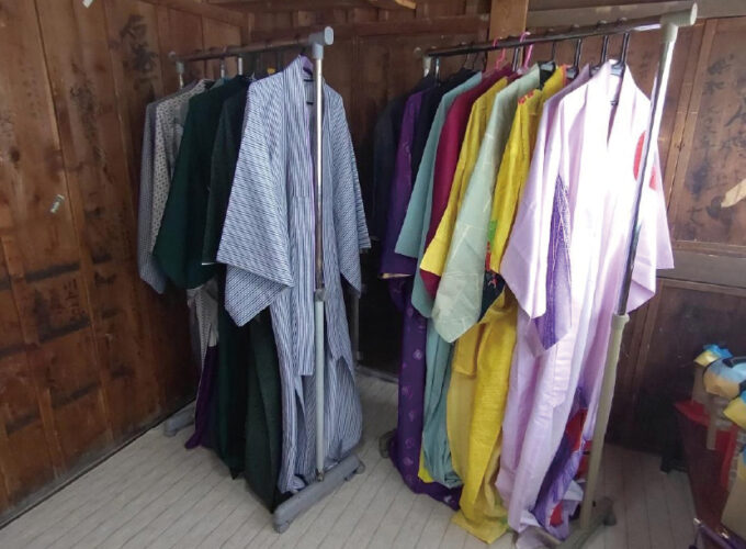 康楽館衣装体験〈冬季限定〉▷明治の華やかな衣装をまとい館内を巡る