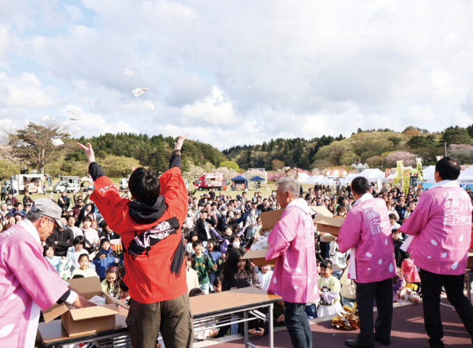 日本国花苑さくらまつり▷キッチンカーや餅まきに花火も楽しめる