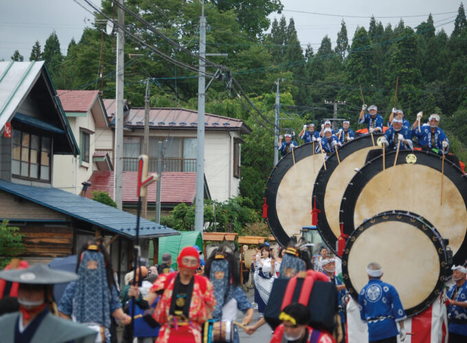 綴子神社例大祭・綴子大太鼓奉納｜北秋田市で世界一の大太鼓を見られる伝統行事