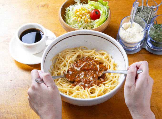 あきたタウン情報8月号は100杯以上の麺づくし！　夏の醍醐味が詰まった必携の1冊