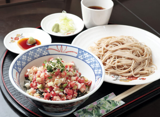 蕎麦と馬肉 さくら亭｜能代市で「馬トロ丼」と朝から味わえる自家製蕎麦を堪能