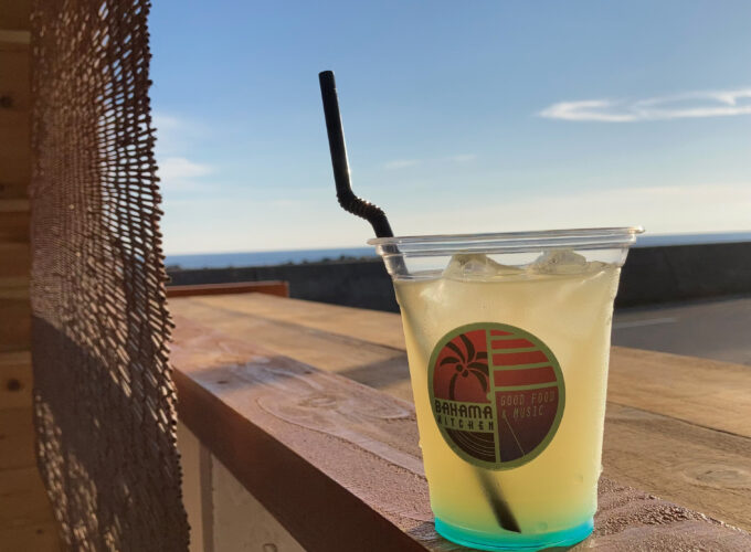 八峰町・岩館海水浴場＋BAHAMA KITCHEN｜海水浴と海の家グルメを満喫