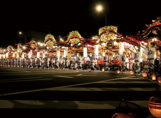 鹿角市「花輪ばやし」豪華絢爛な屋台が町を練り歩く伝統の祭り