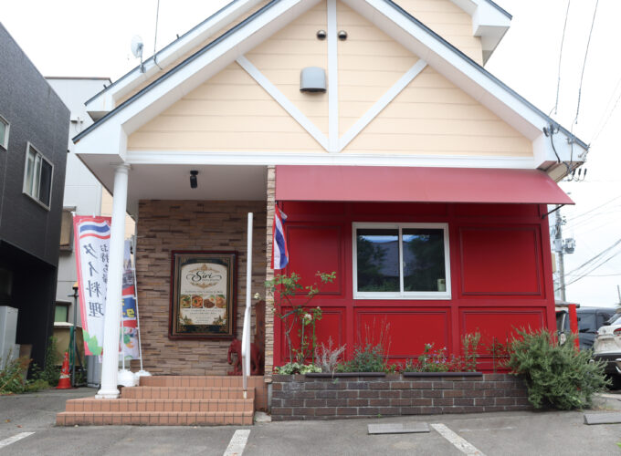秋田市「Siri THAI DINING」本格的なタイ料理を楽しめるダイニング