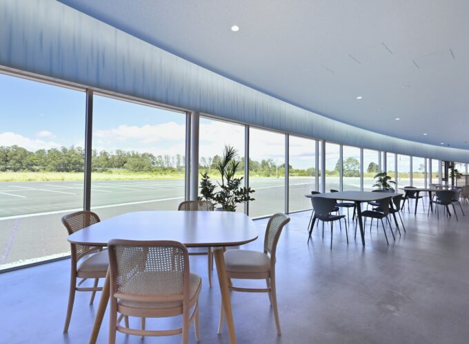 【潟上市】㈱プレステージ・インターナショナル 秋田BPO潟上キャンパスの新社屋にカフェテリアがオープン！｜新社屋や会社情報を紹介