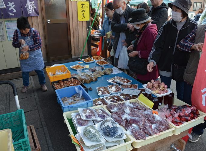 【五城目町】「朝市ほくほく秋まつり」開催！朝市通りにさまざまな秋の味覚が登場