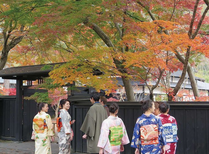 【仙北市角館】きもの散策kakunodate｜紅葉に彩られた武家屋敷通りを着物で散策！ランチも楽しもう
